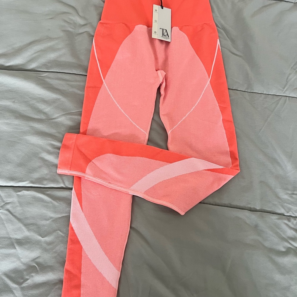 NWT twil active coral Leggings
